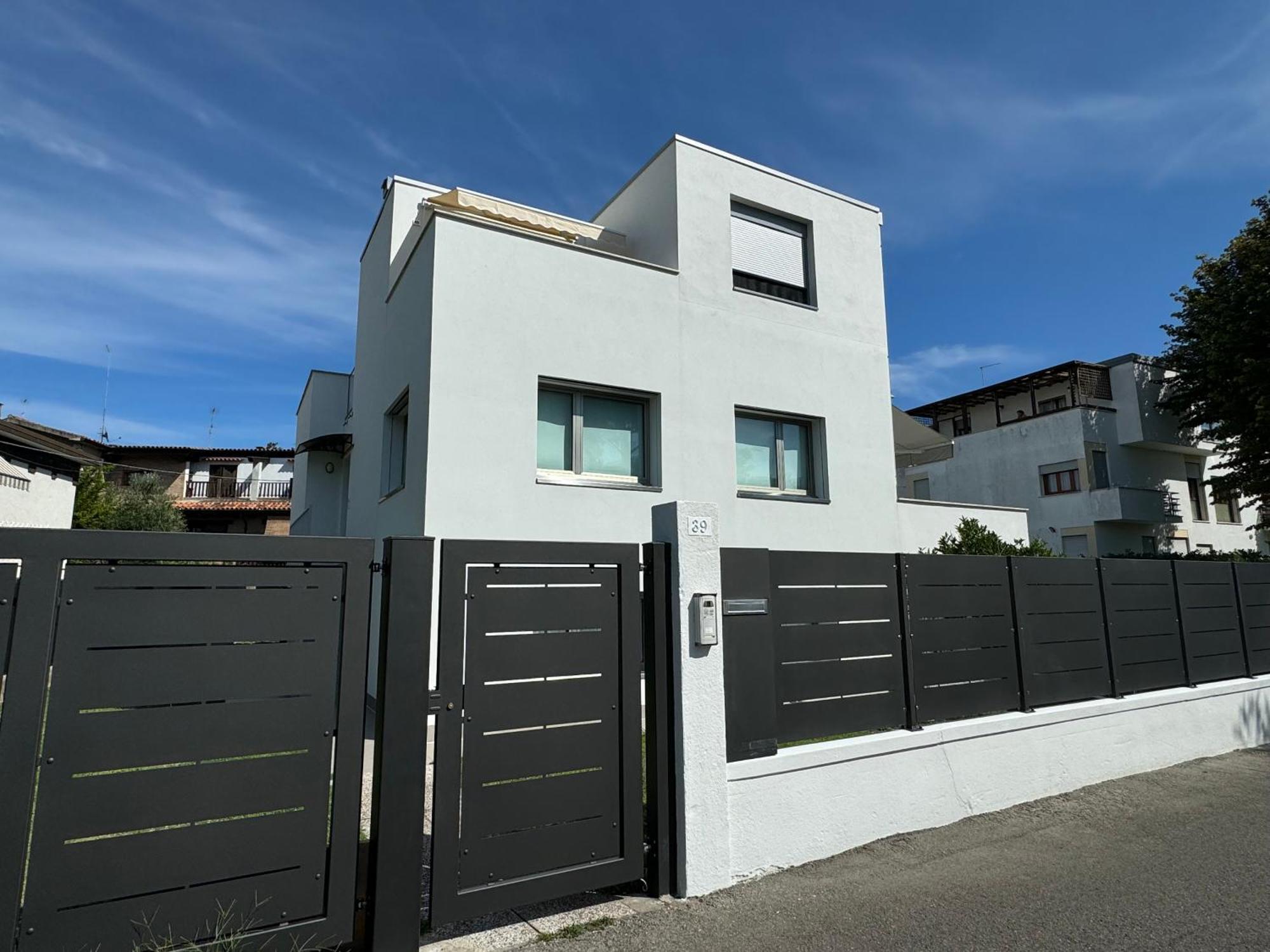 Theglasshouse Lido Apartment *