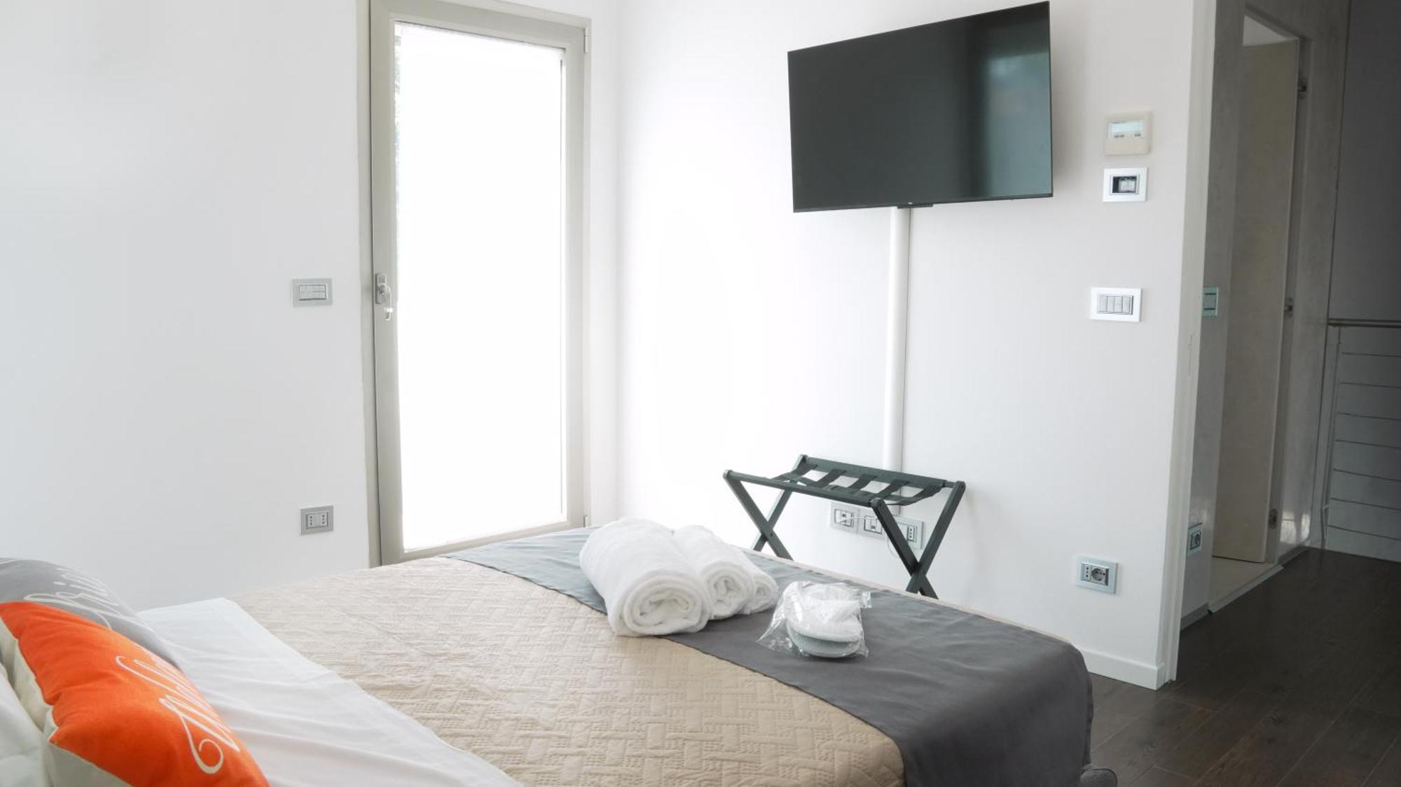 Theglasshouse Lido Apartment